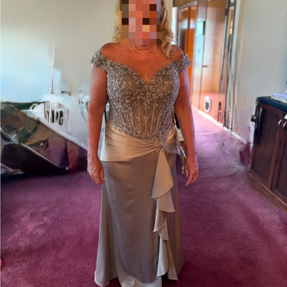 Elegant Off-Shoulder Lace Evening Gown